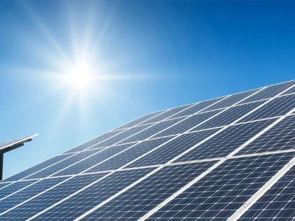 Neoen driver de første 100 MW av Queenslands 400 MW solenergiprosjekt
